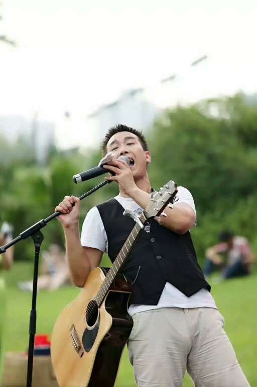 《音乐成都》④歌手段冰:曾一晚拿到5000元点歌费