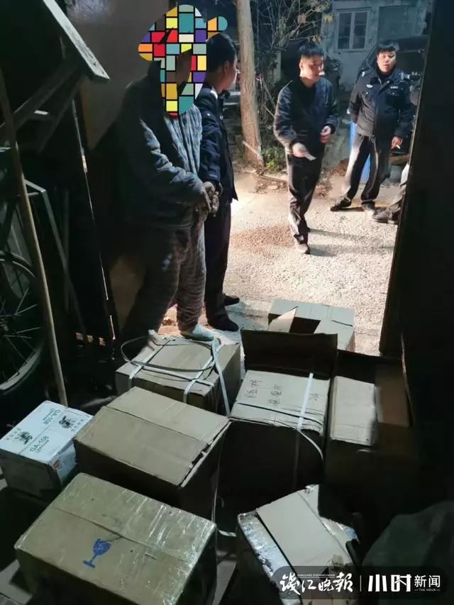 「钱江晚报」男子偷走一整车快递 包裹越拆越傻眼:尽买些乱七八糟的东西