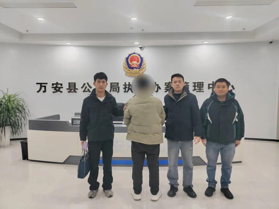 一人饰四角诈骗11万余元“戏精”赵某落网