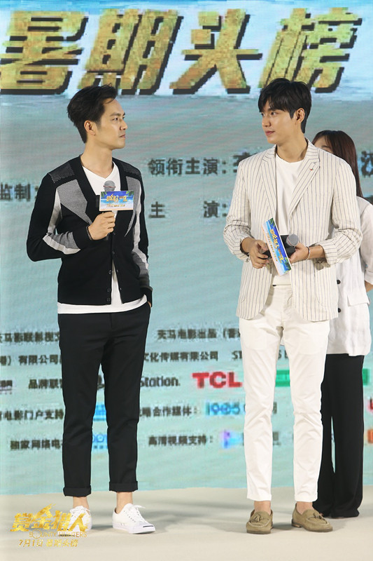 《赏金猎人》首映礼"寻欢作乐" 钟汉良李敏镐自拍上瘾