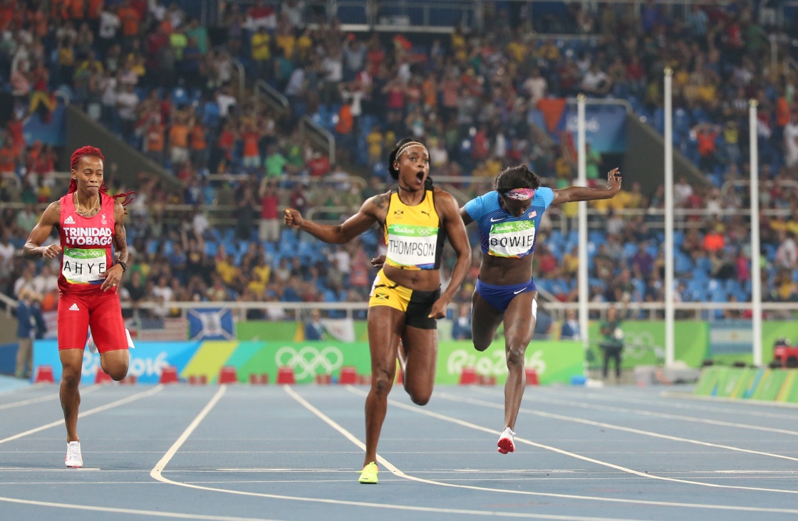 牙买加女飞人汤普森女子200米夺冠