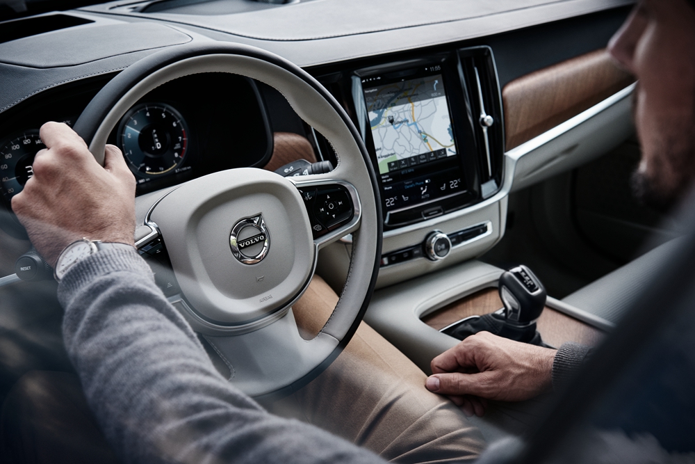 56.98万元起 沃尔沃全新s90标配自动驾驶辅助科技