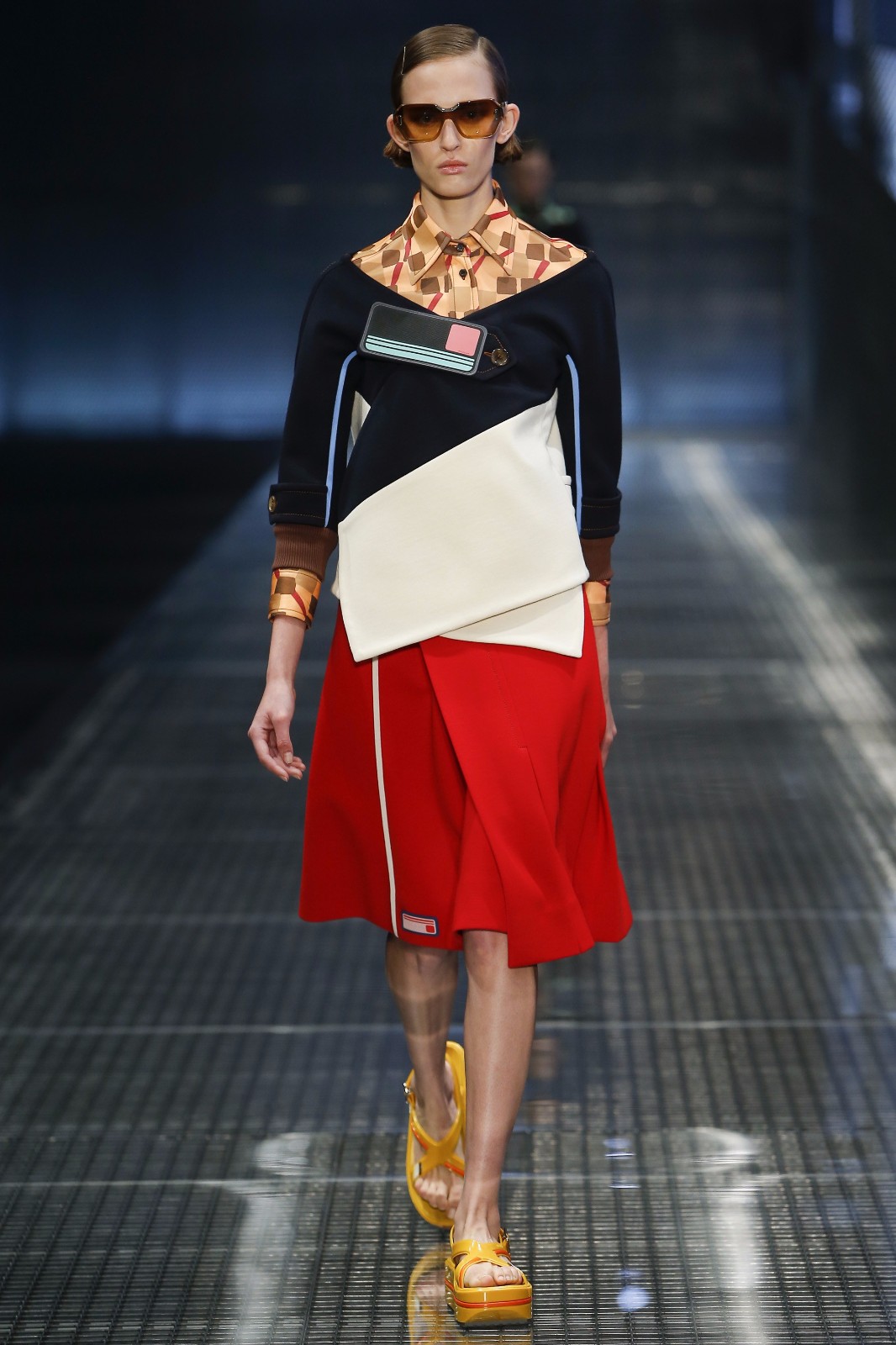 纵观每一年的米兰时装周,意大利设计师总是坚持自我,或者说最不看市场