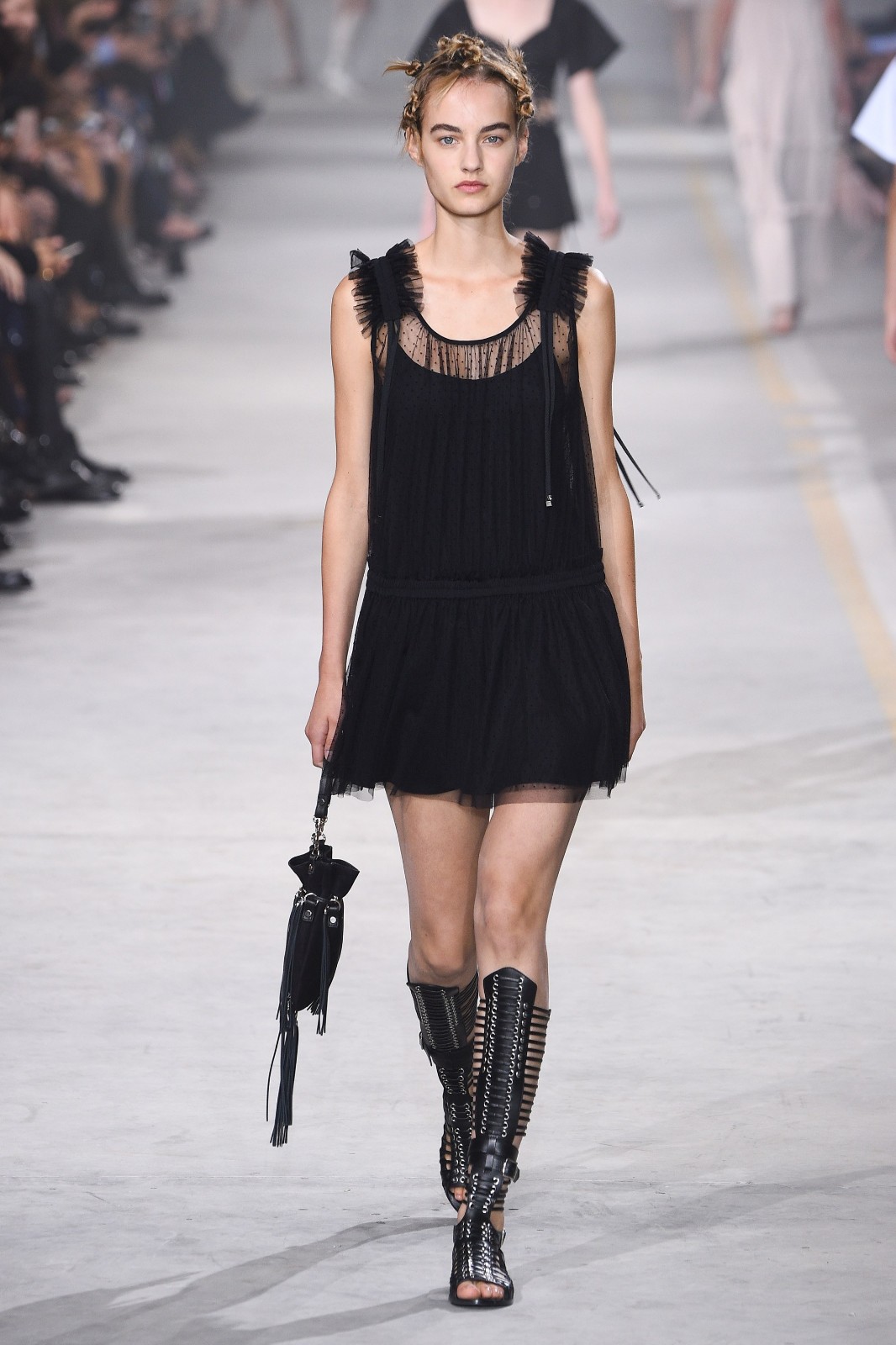 diesel black gold 2017春夏,朋克少女风展浪漫与活力