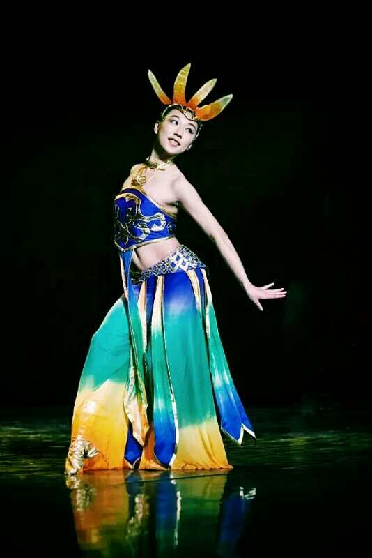 【舞动西财】今年唯一的独舞 来自这个艺高人胆大的姑娘