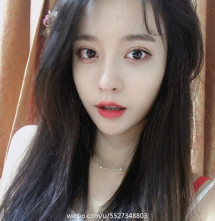 【校花校草】上戏美女神似杨颖,清纯动人,大眼女生就是美!