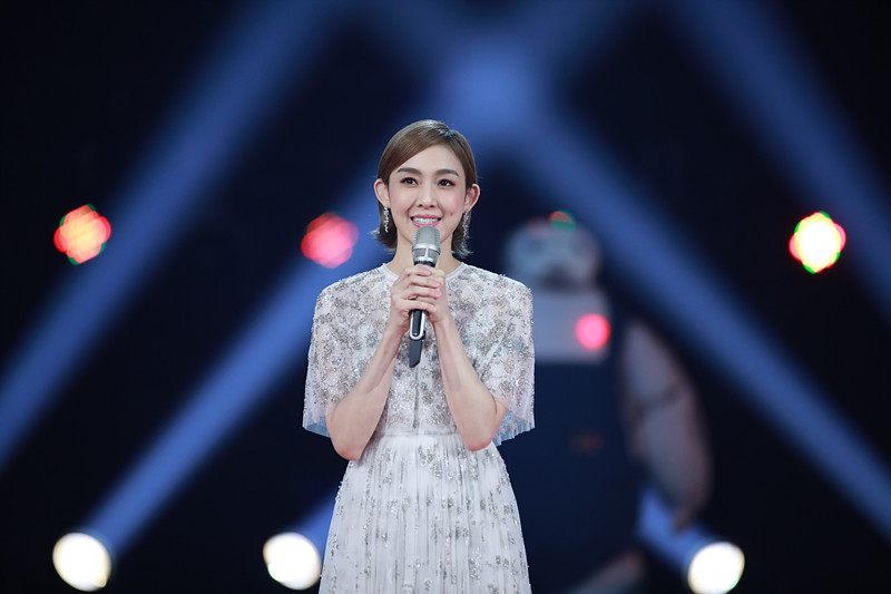 范玮琪哽咽谈过去五年经历 封面新闻