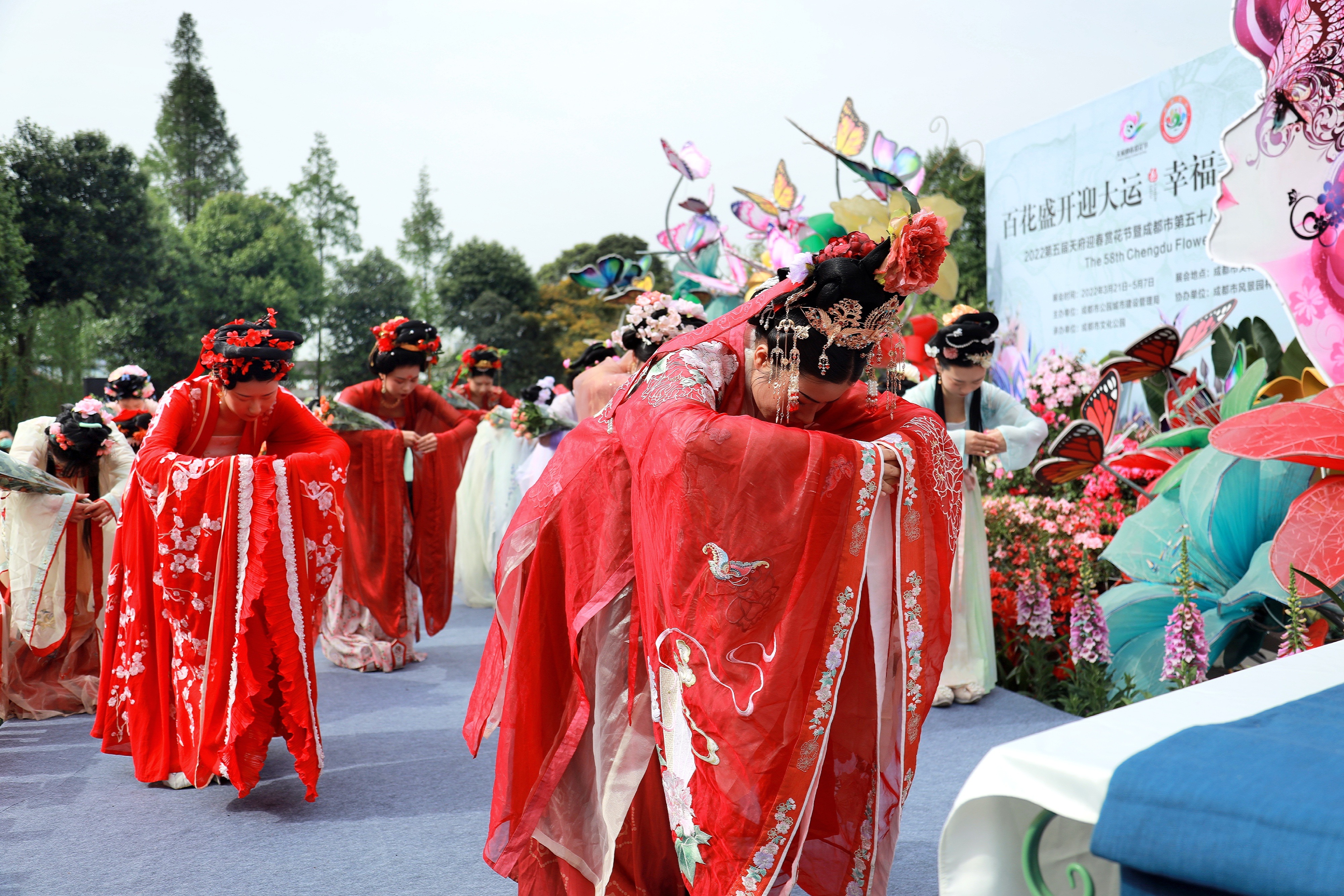 “十二花神”降临成都市文化公园！百花盛开等君来，古风游园新体验 - 封面新闻