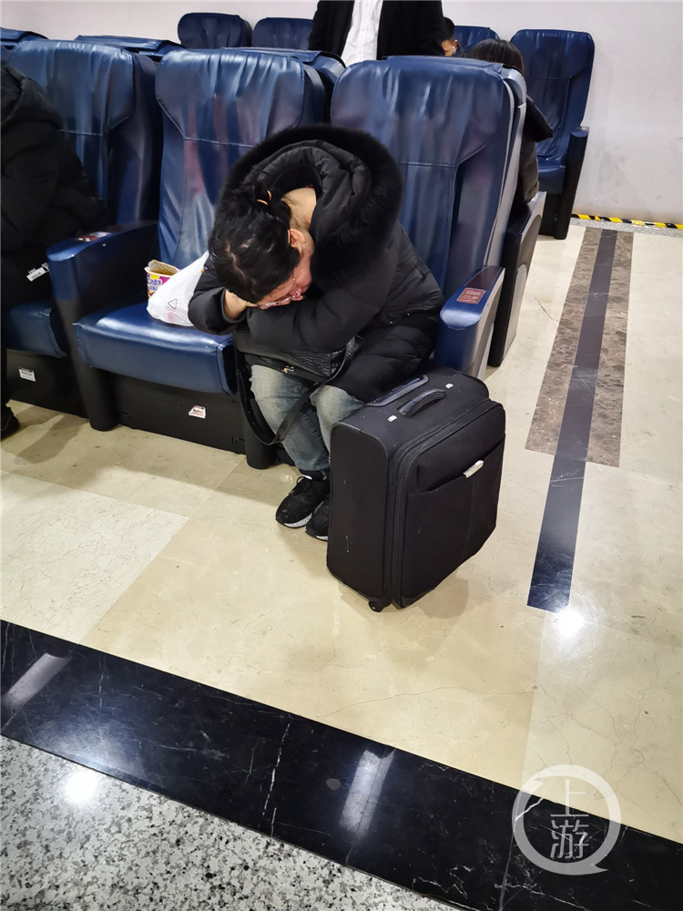 几条人命啊 我没得选择的 小伙跳河勇救3人