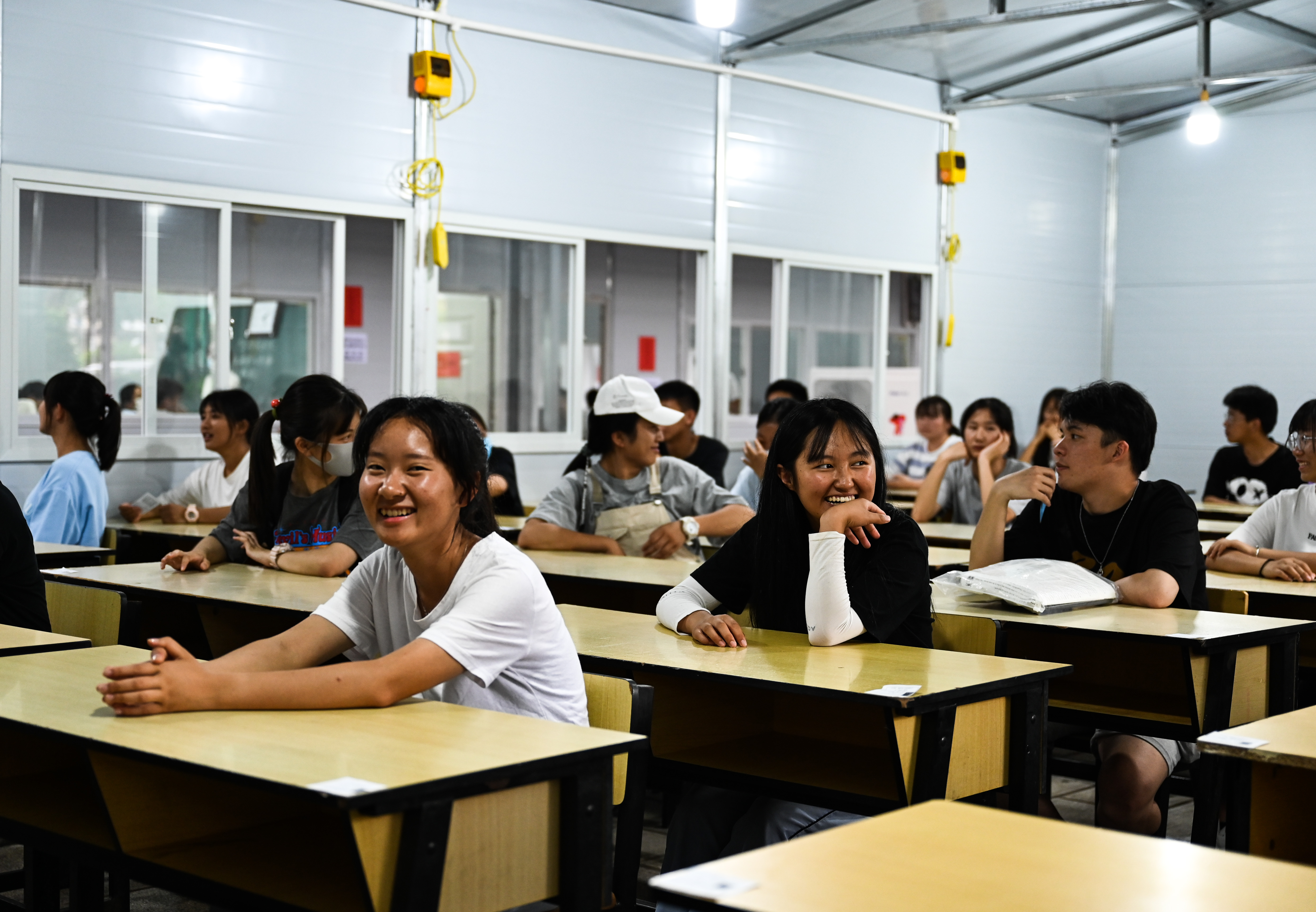 梦想从板房考场起飞云南漾濞地震灾区高考首日见闻