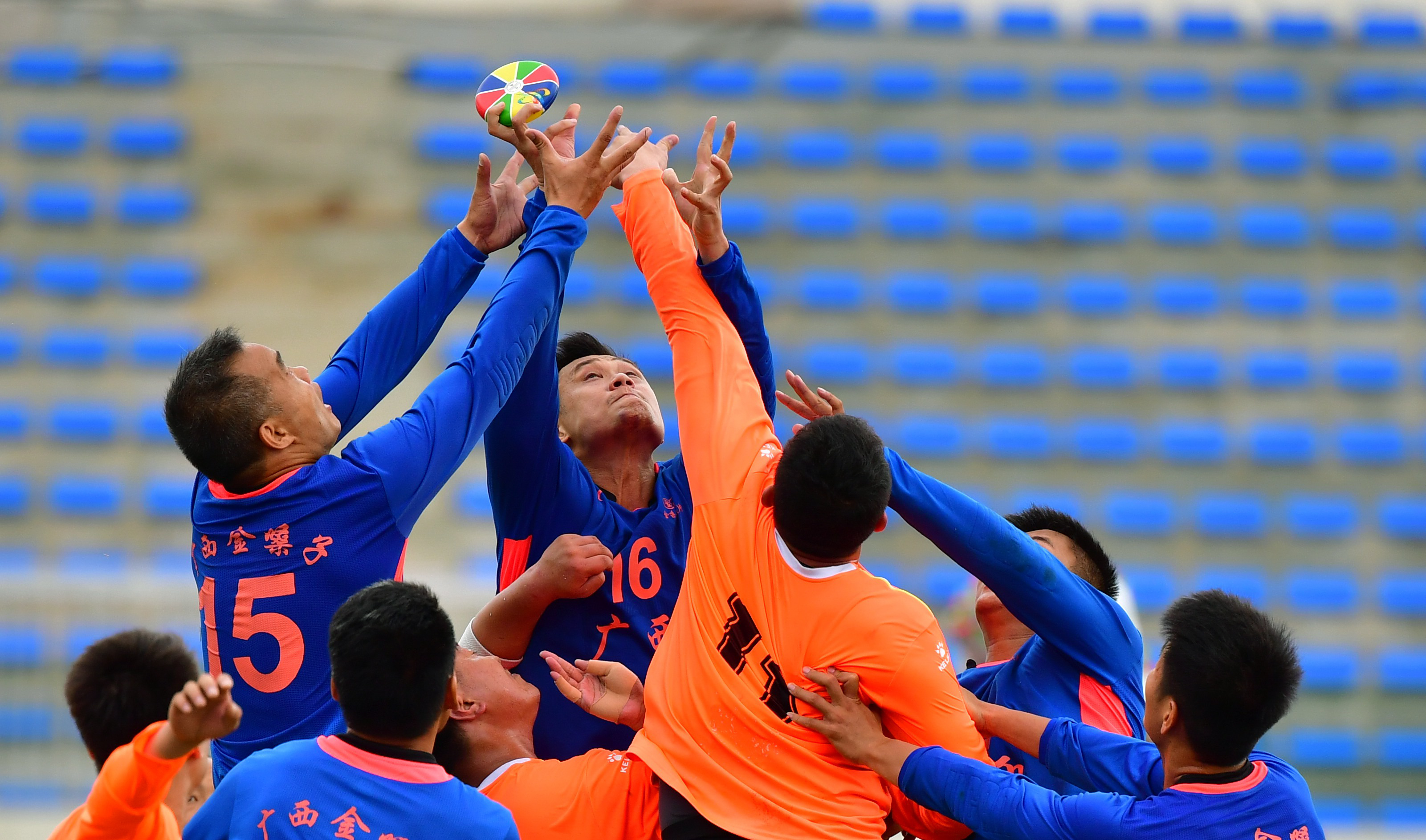 竞相绽放百花争妍民族传统体育事业蓬勃发展