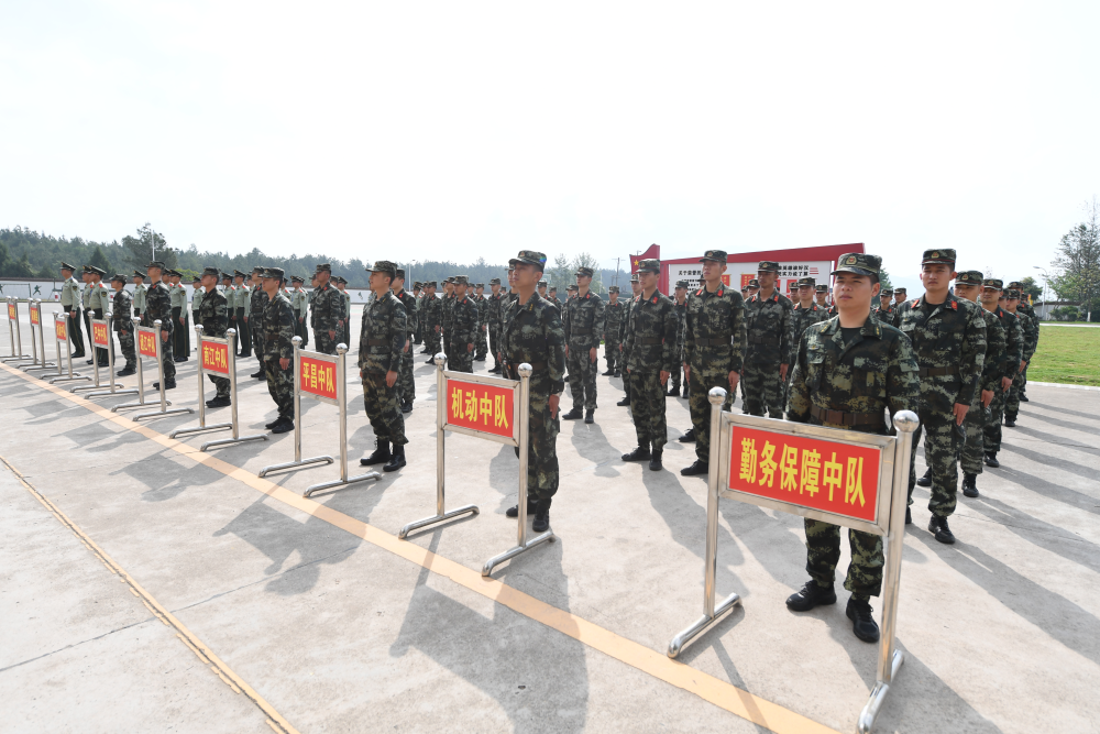 超燃這場比武競賽有看頭武警四川總隊巴中支隊舉辦創破紀錄群眾性練兵