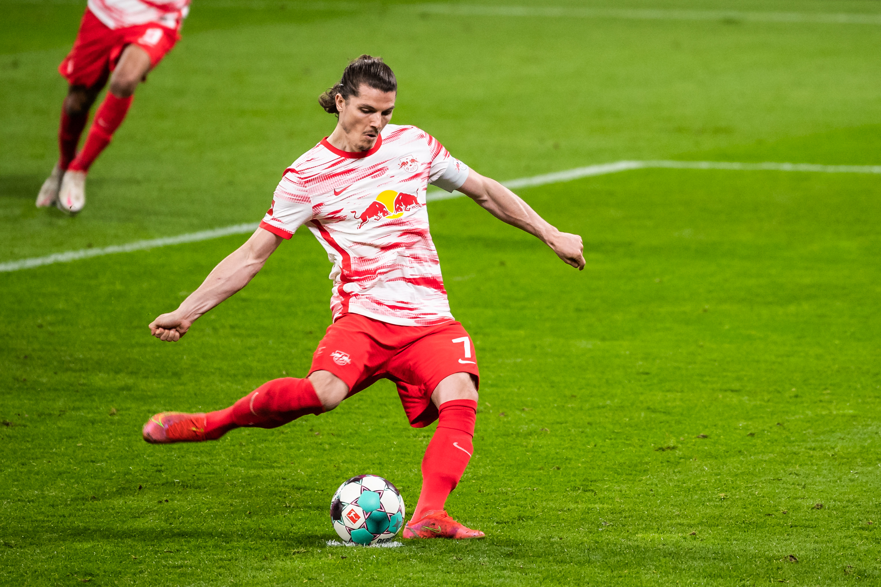 国际足球莱比锡队长萨比策加盟拜仁