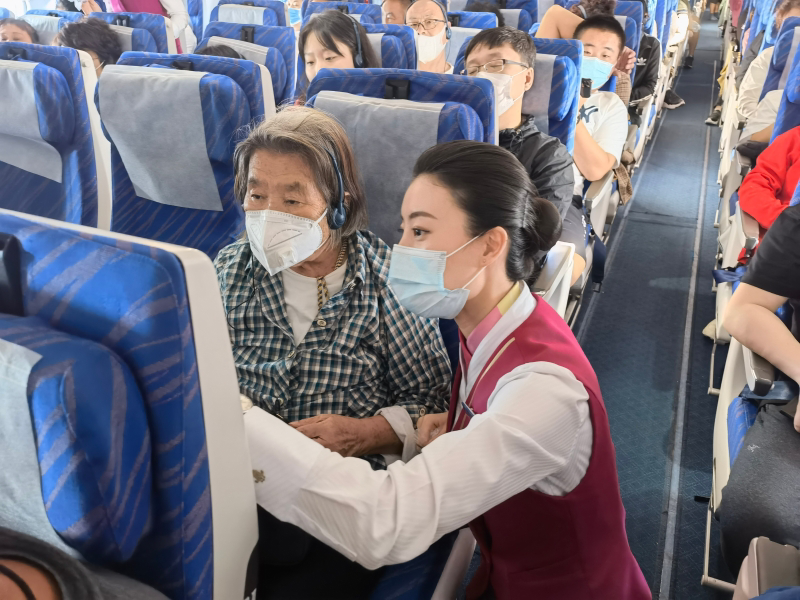 东北老年人开启候鸟式过冬模式南方航空推出助老行服务