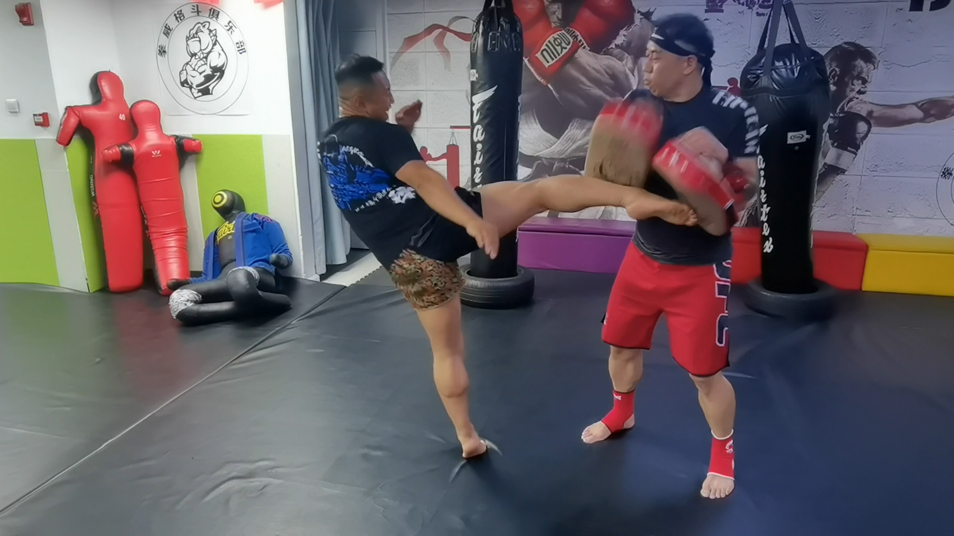 健身小妙招鞭腿怎么踢