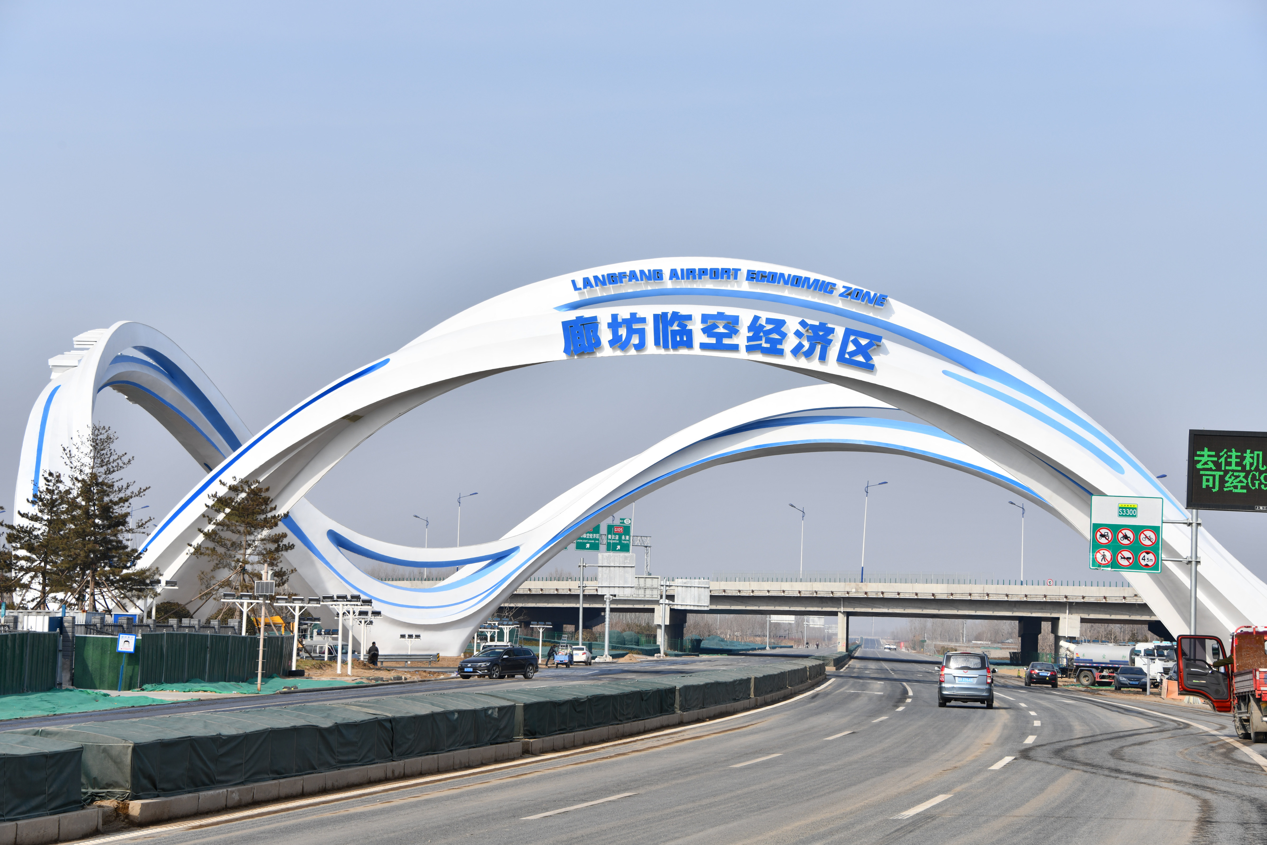 沿着高速看中国京津塘高速公路铸造北方黄金通道