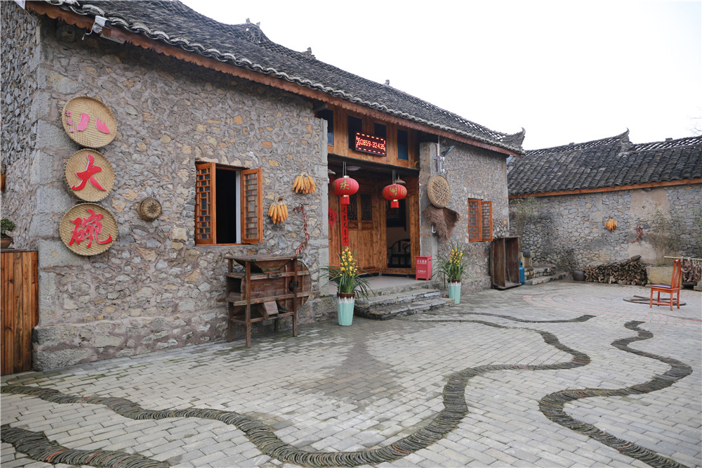 人往山里走贵州农村因路而兴乡愁浓