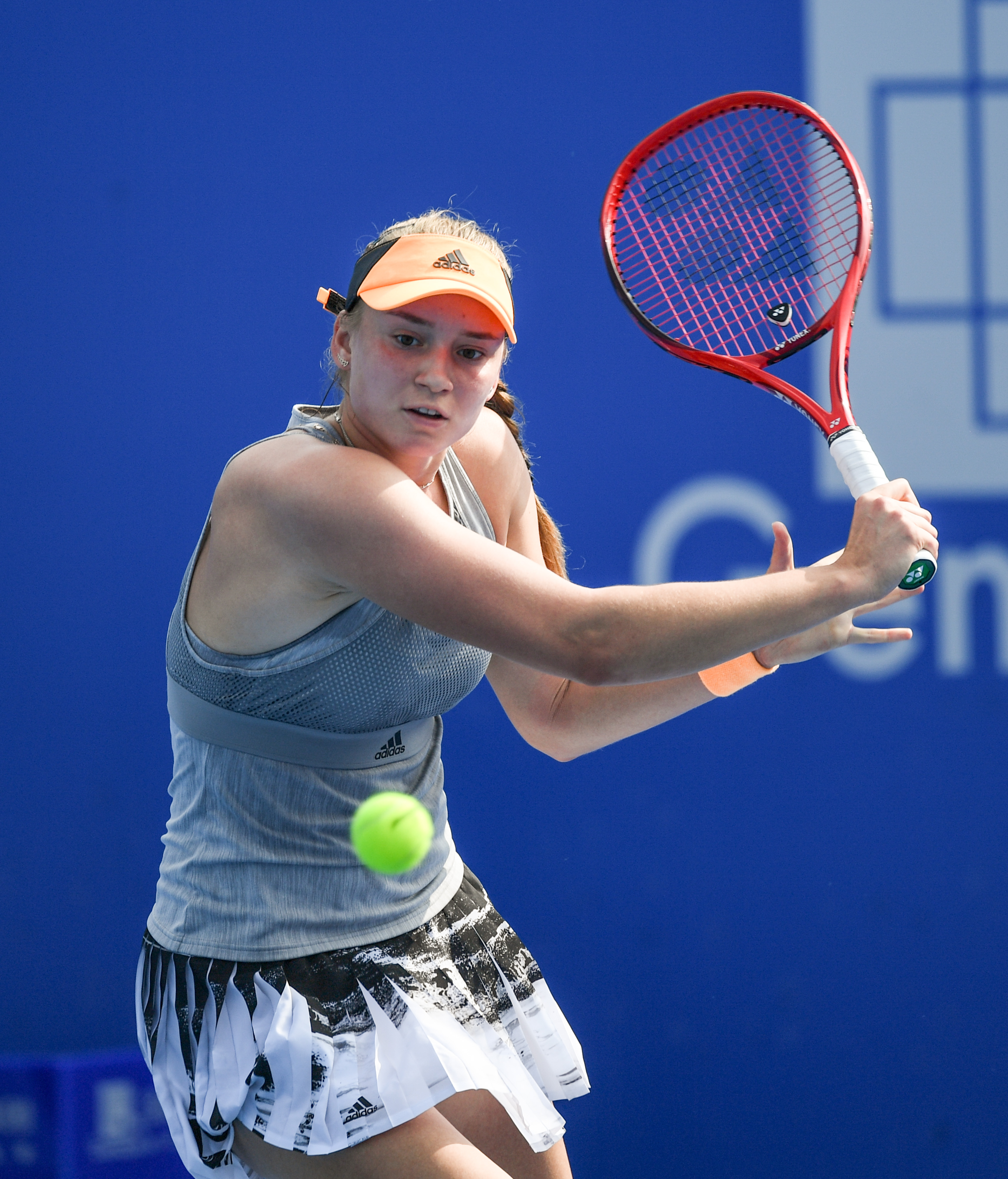 网球wta深圳公开赛亚历山德罗娃获得冠军