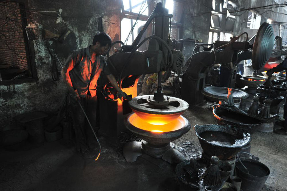 消失的传统铸铁锅生产工艺