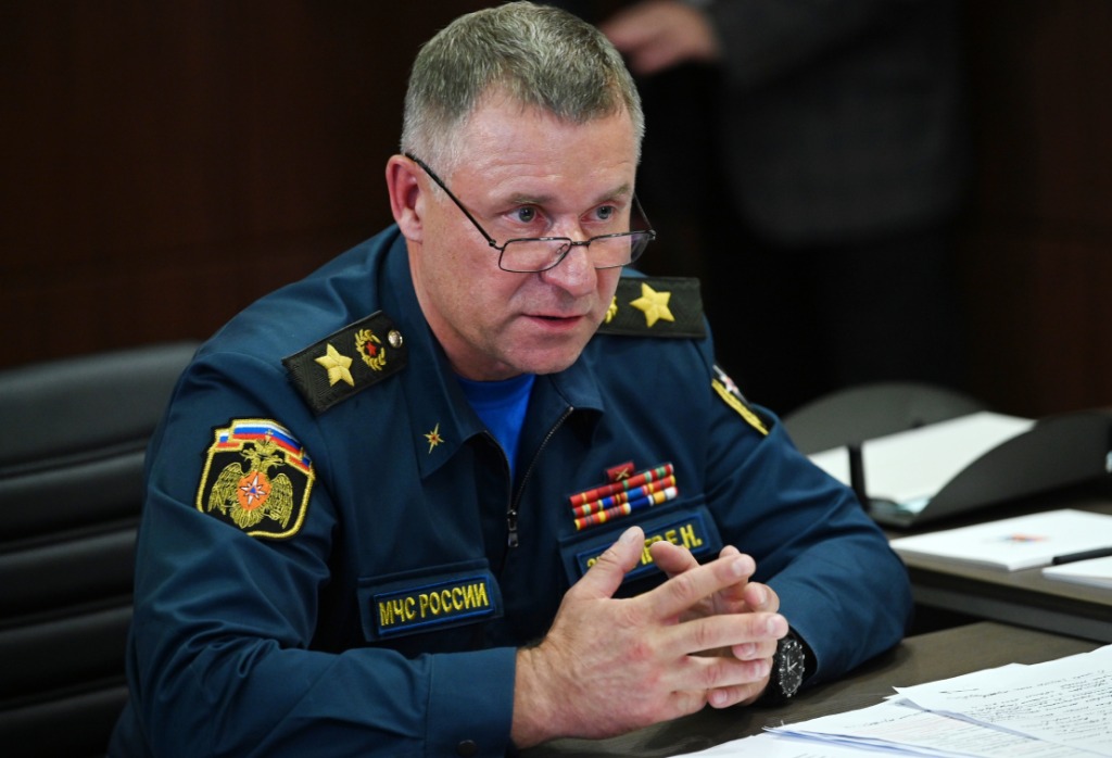 俄紧急情况部长演习中为救人遇难