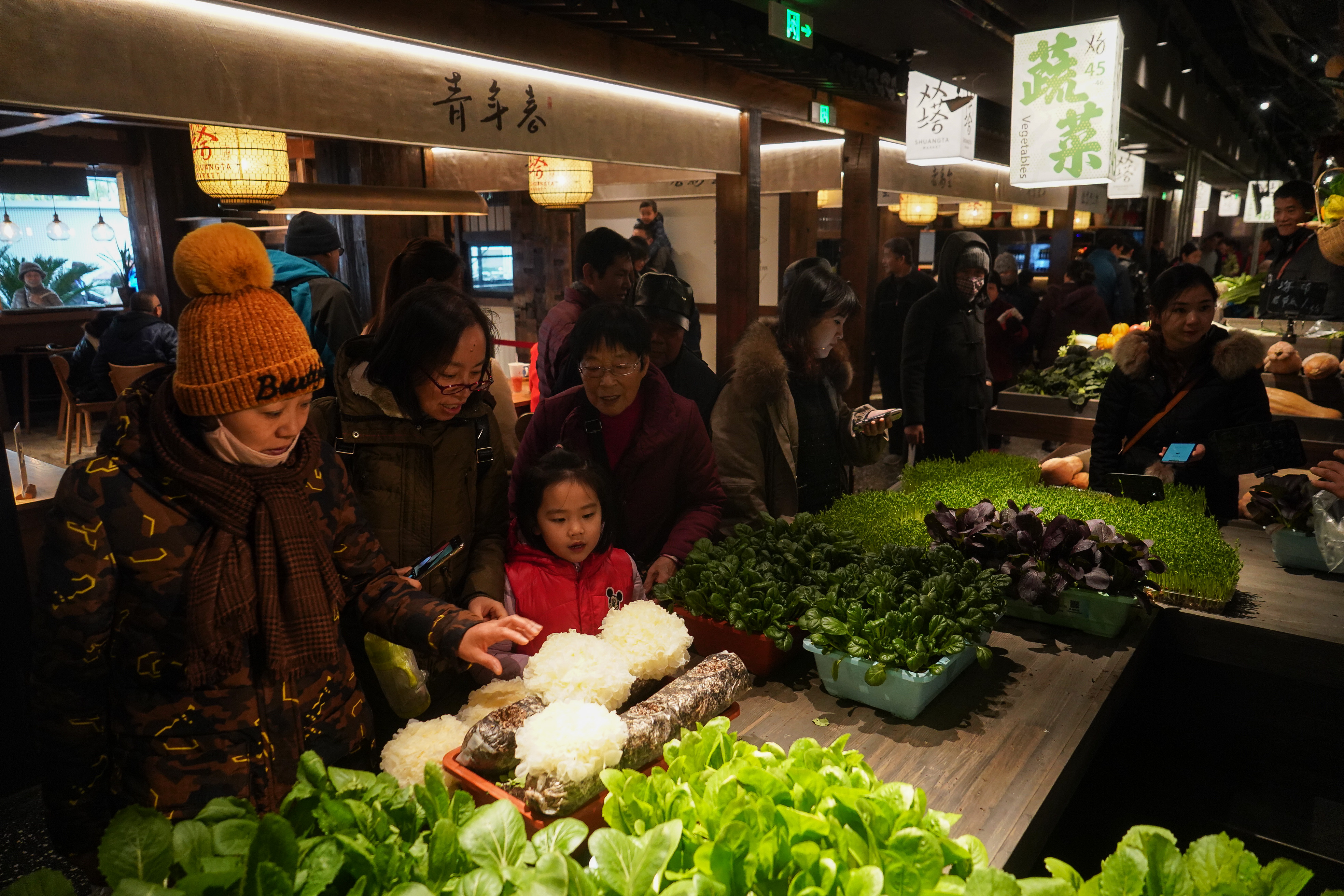 江苏苏州老旧菜场变身网红市集