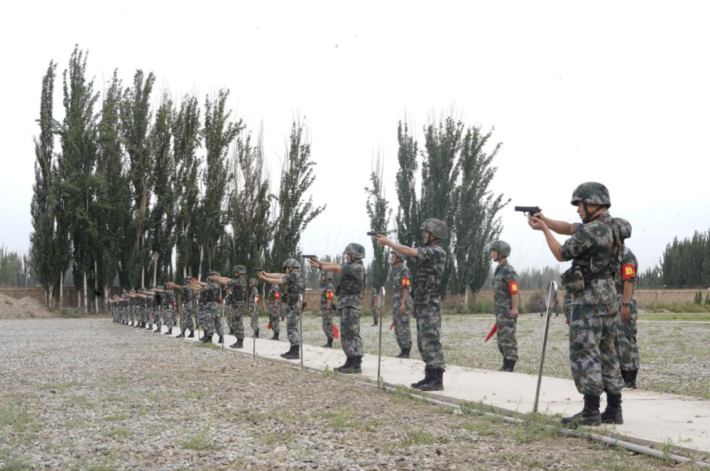 南疆军区某合成师组织预任营主官选拔考核22名军官同台竞技