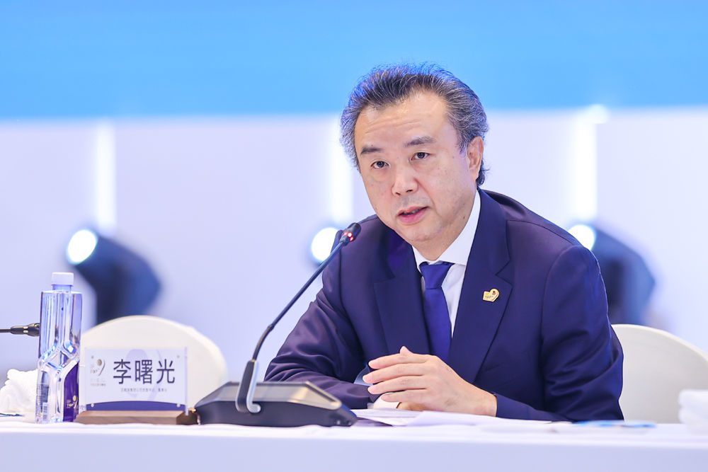 李曙光以三新理论为指引开创中国白酒高质量发展新局面