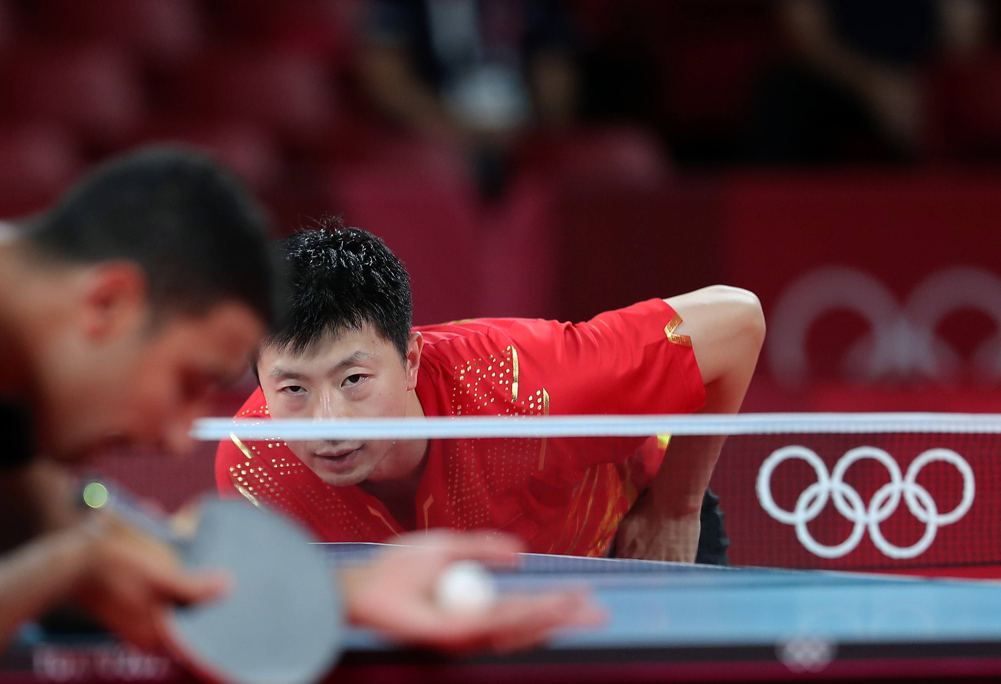 7月28日,马龙在东京奥运会乒乓球男子单打四分之一决赛中.