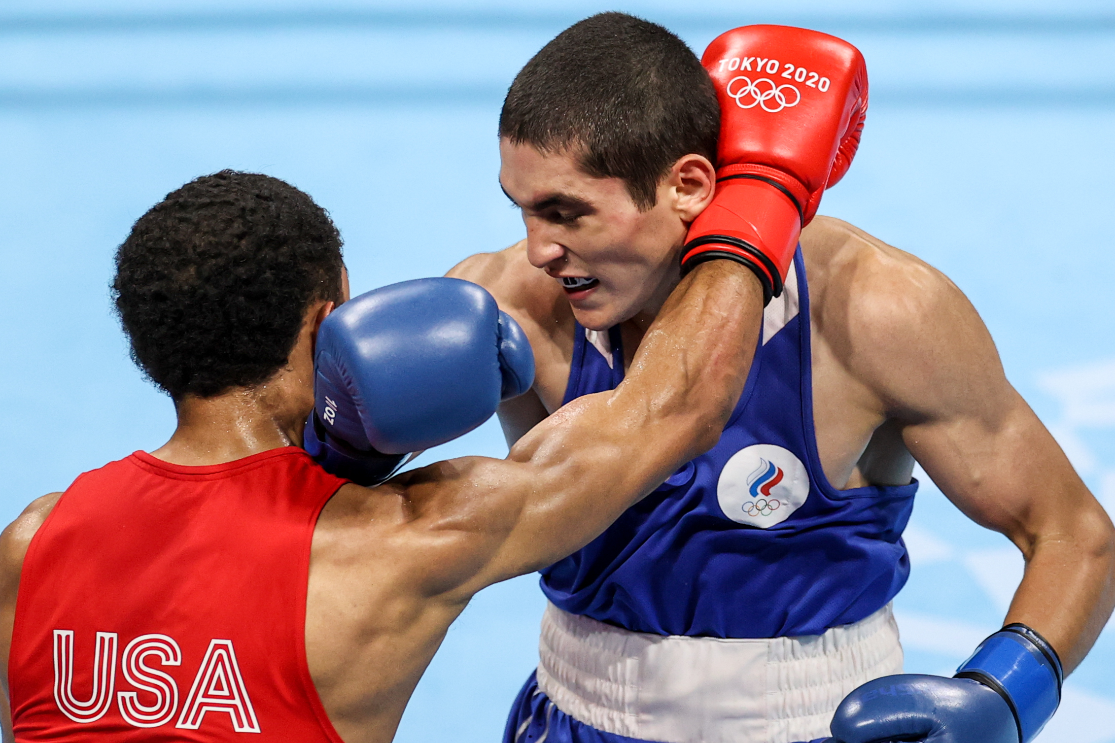 东京奥运会拳击综合俄选手男子57公斤级夺冠