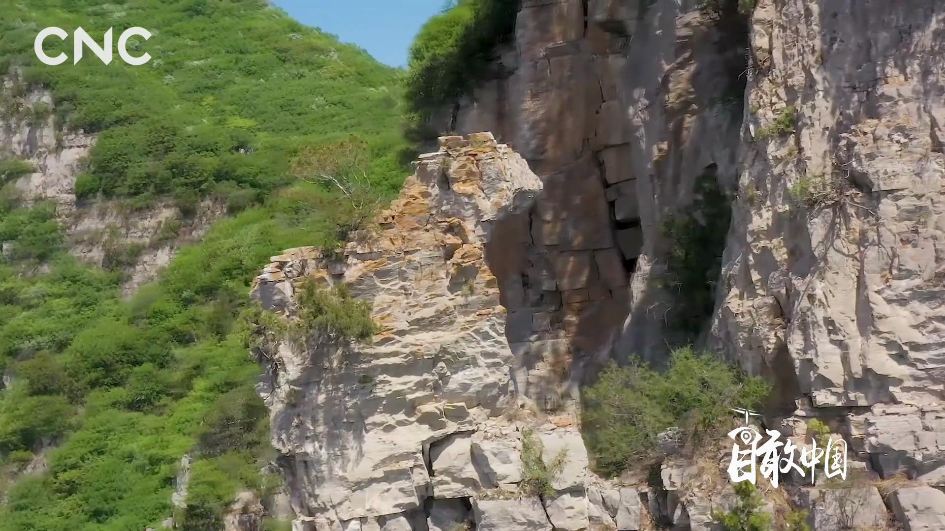 瞰中国奇哉千年石马立山间