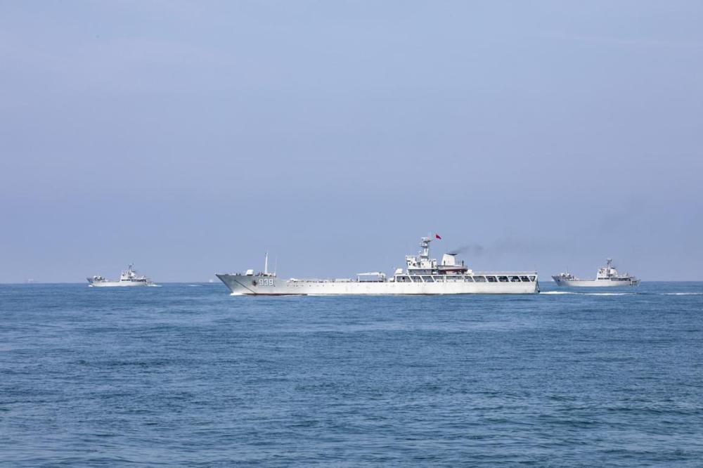 李志宽 摄"战斗警报……"编队刚驶离港口,黄岗山舰就响起了急促的警报