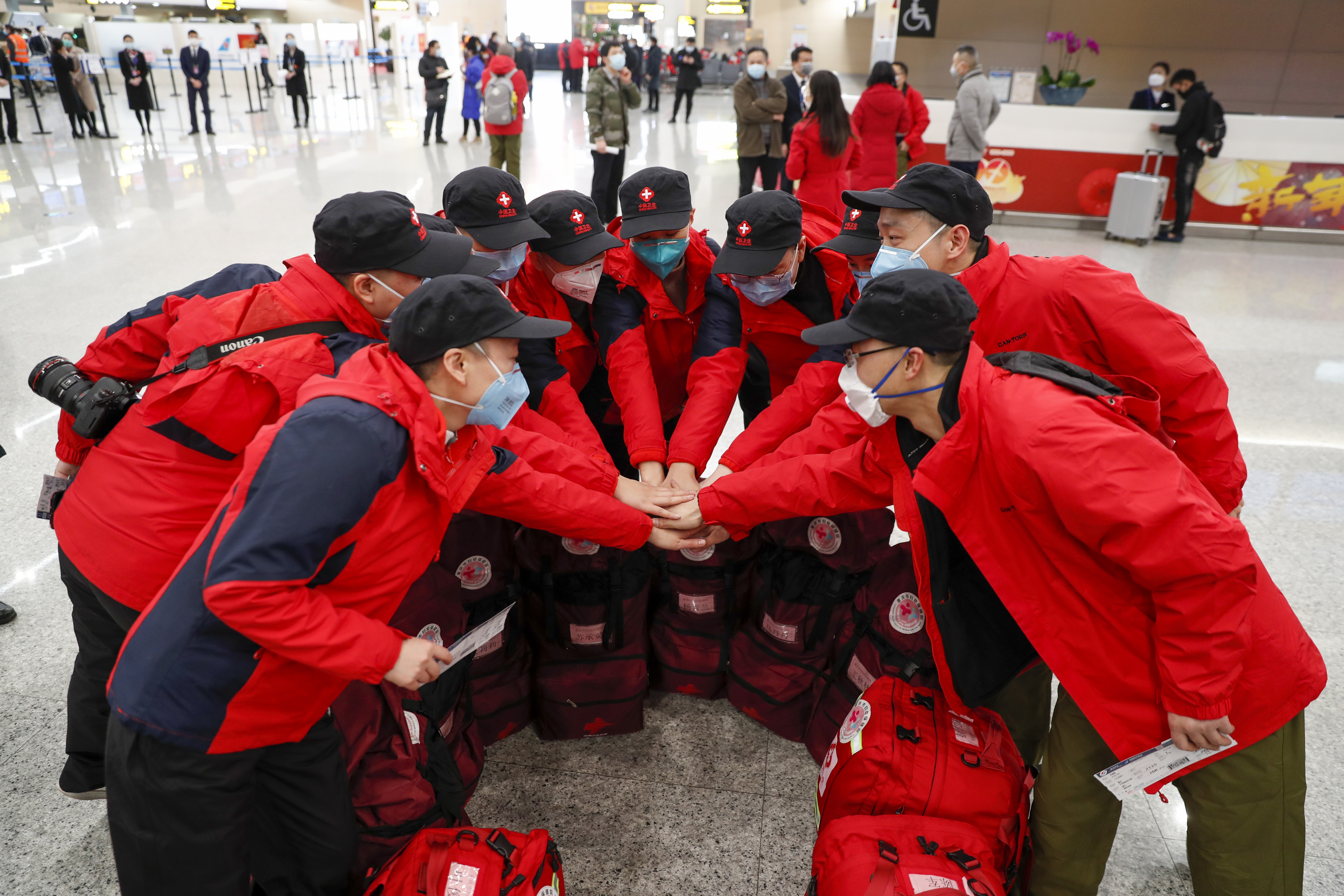 重庆背起行囊驰援武汉