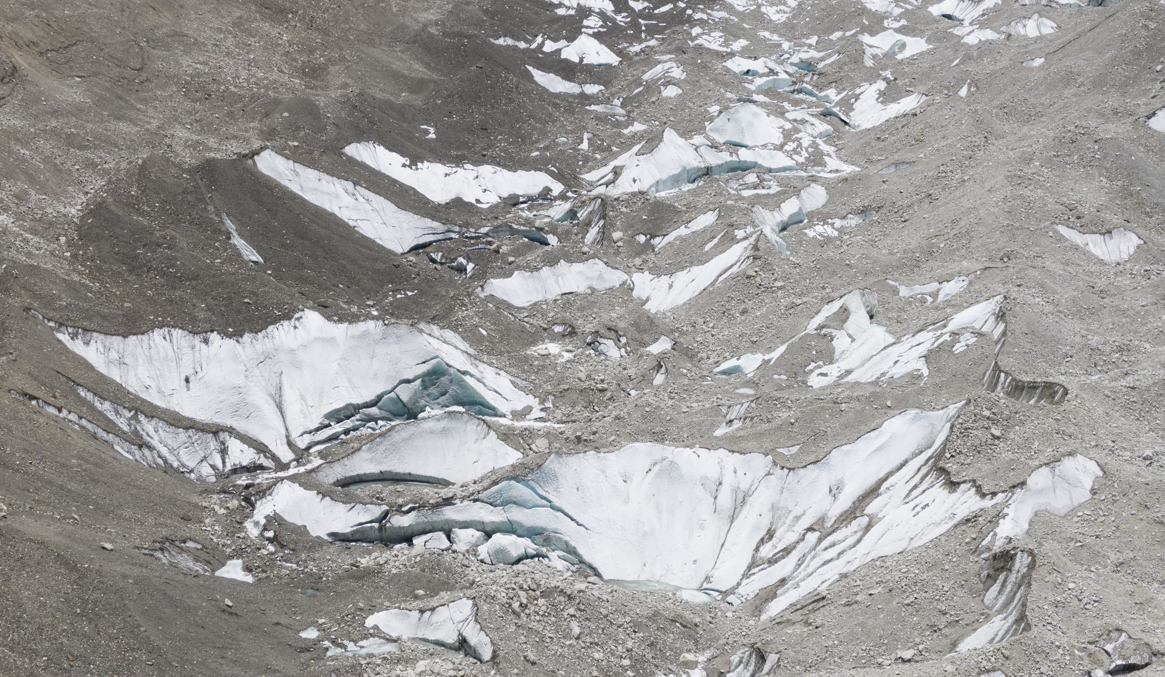 冰的世界探秘珠峰中绒布冰川