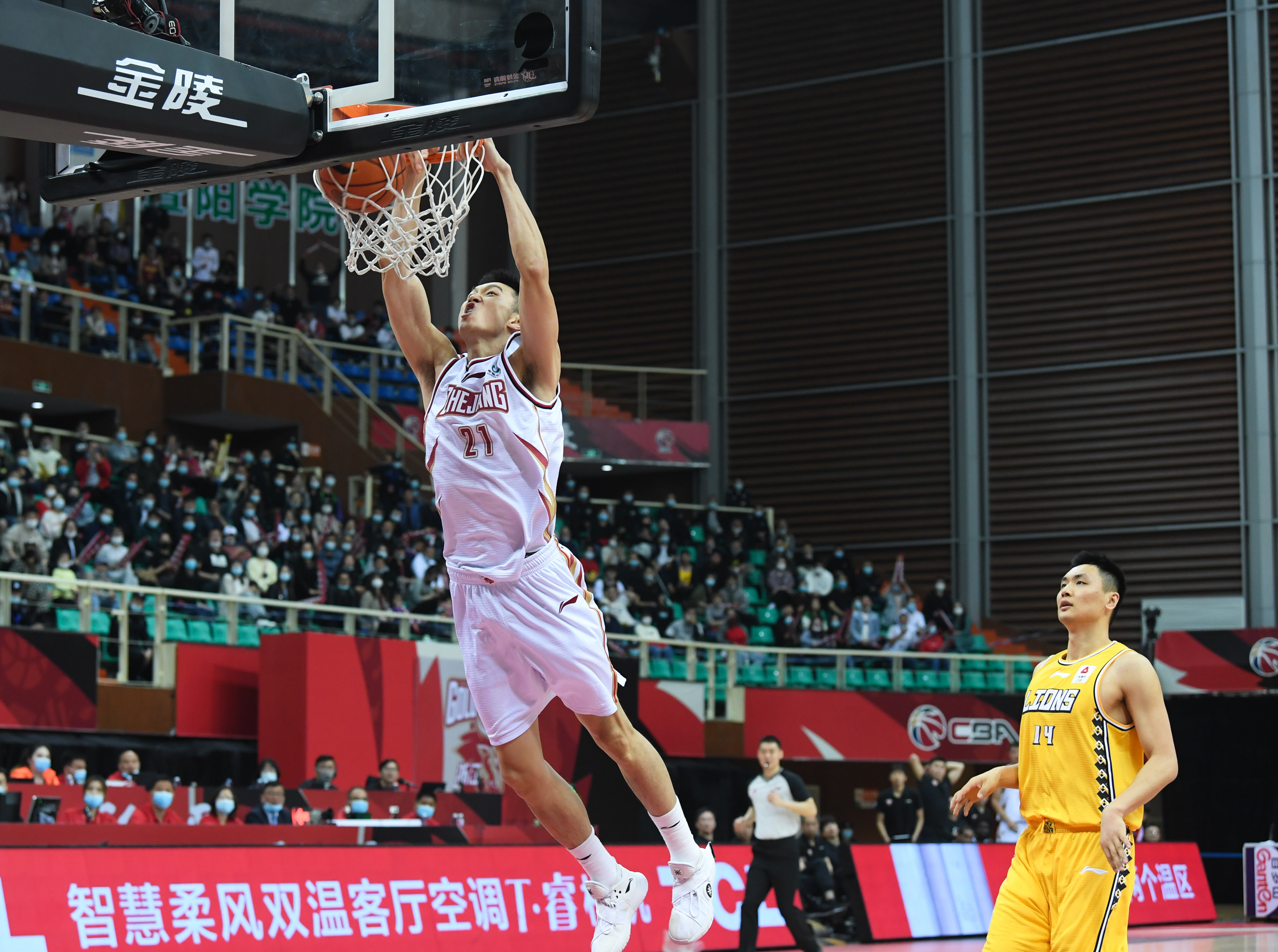 朱旭航敢梦敢当的拼命三郎