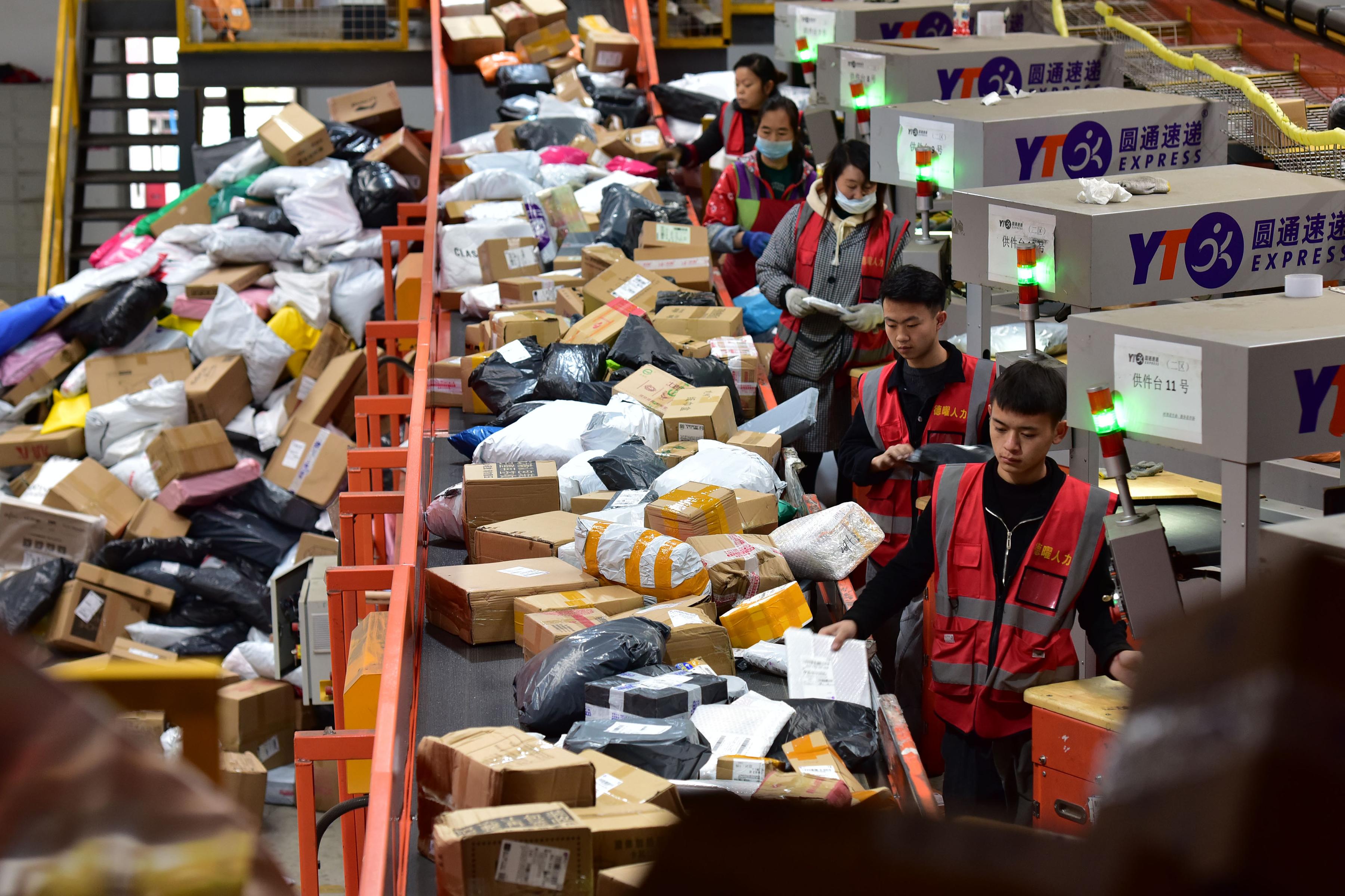 破400亿件今年我国快递业务量再次刷新纪录