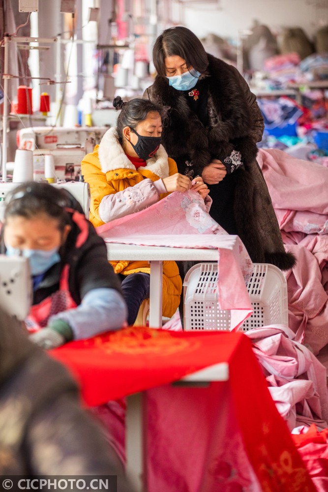贵州毕节打工妹回乡织就幸福梦