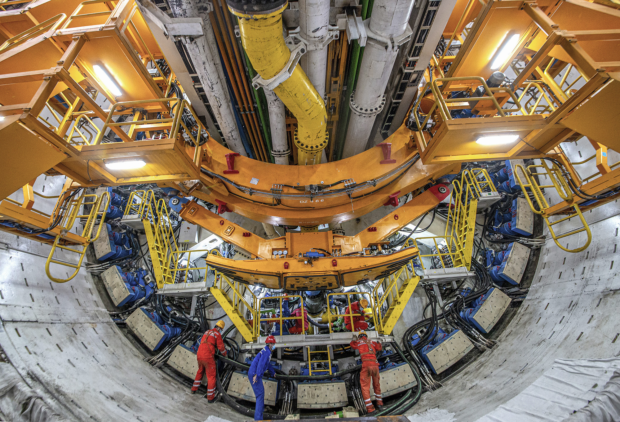 京华号盾构机成功穿越风险源