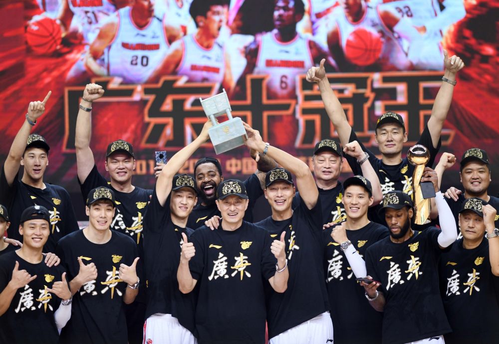 cba广东总比分21击败辽宁夺得cba队史第十冠