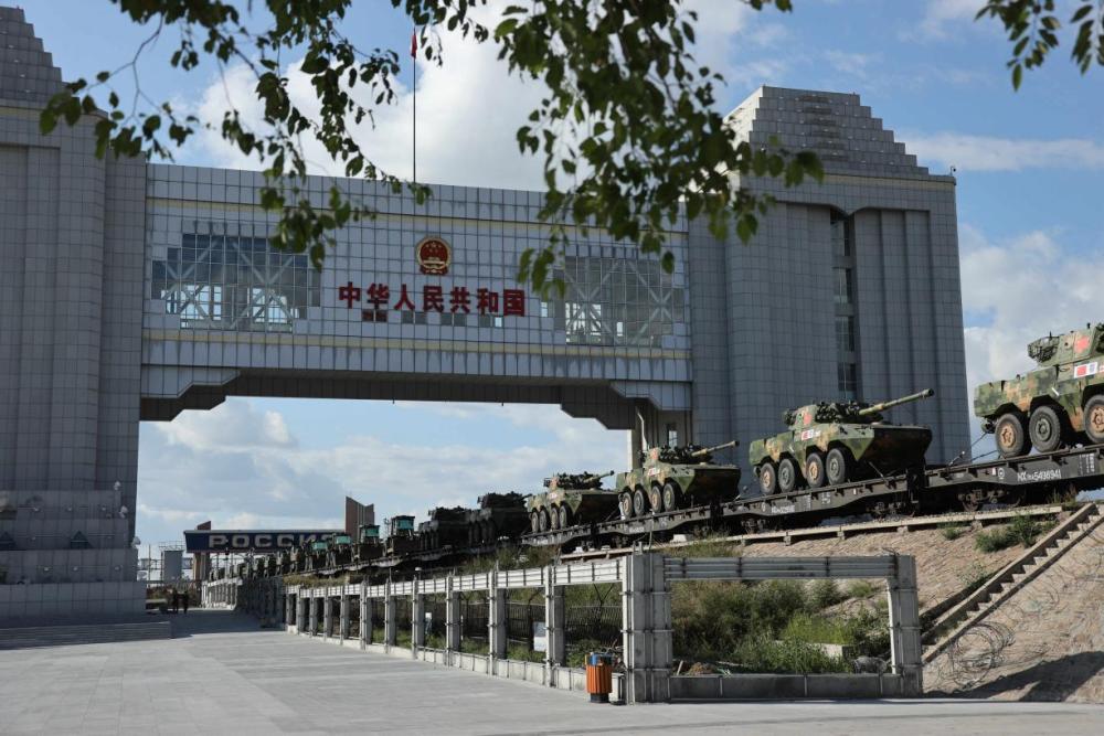 和平使命-2021"上合组织联演的中方参演部队首个铁路输送梯队驶出国门