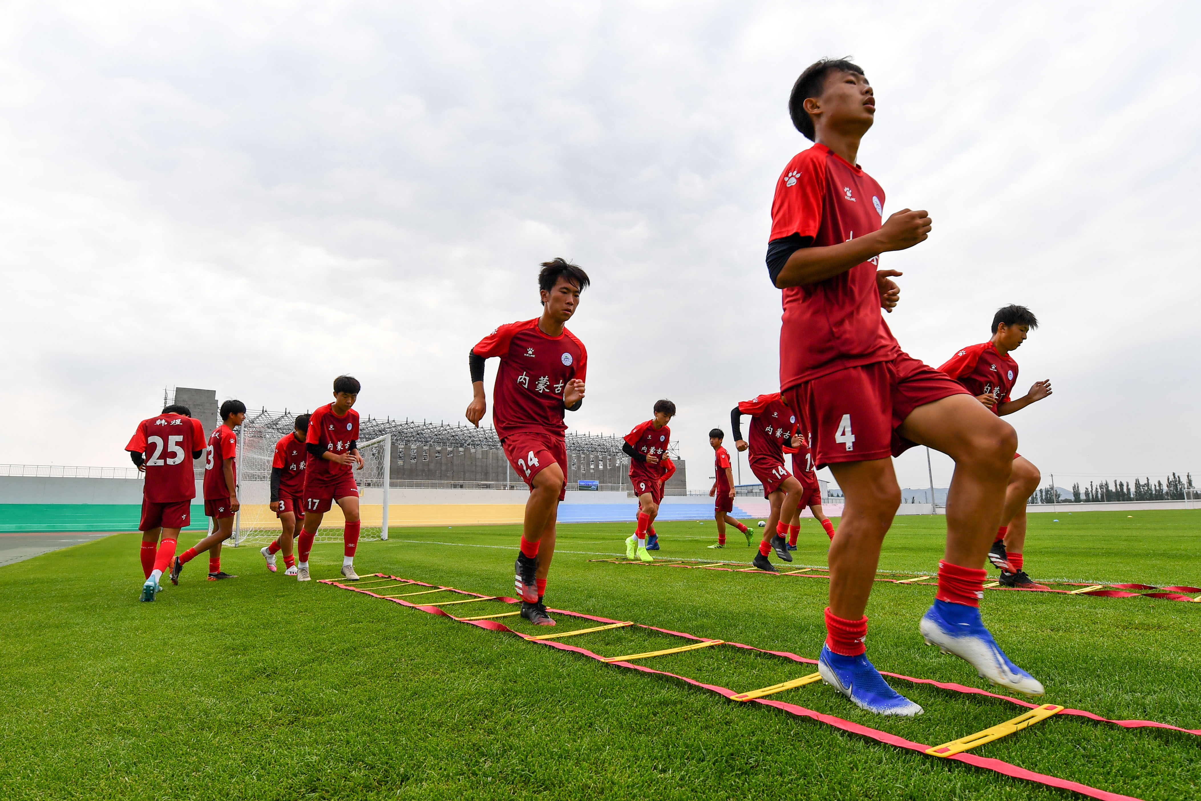 足球内蒙古u17足球队训练备战