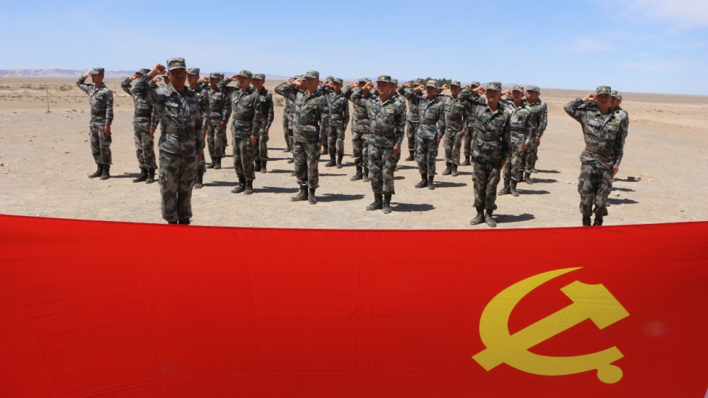 陆军第75集团军某旅沙场故事会激励官兵血性担当