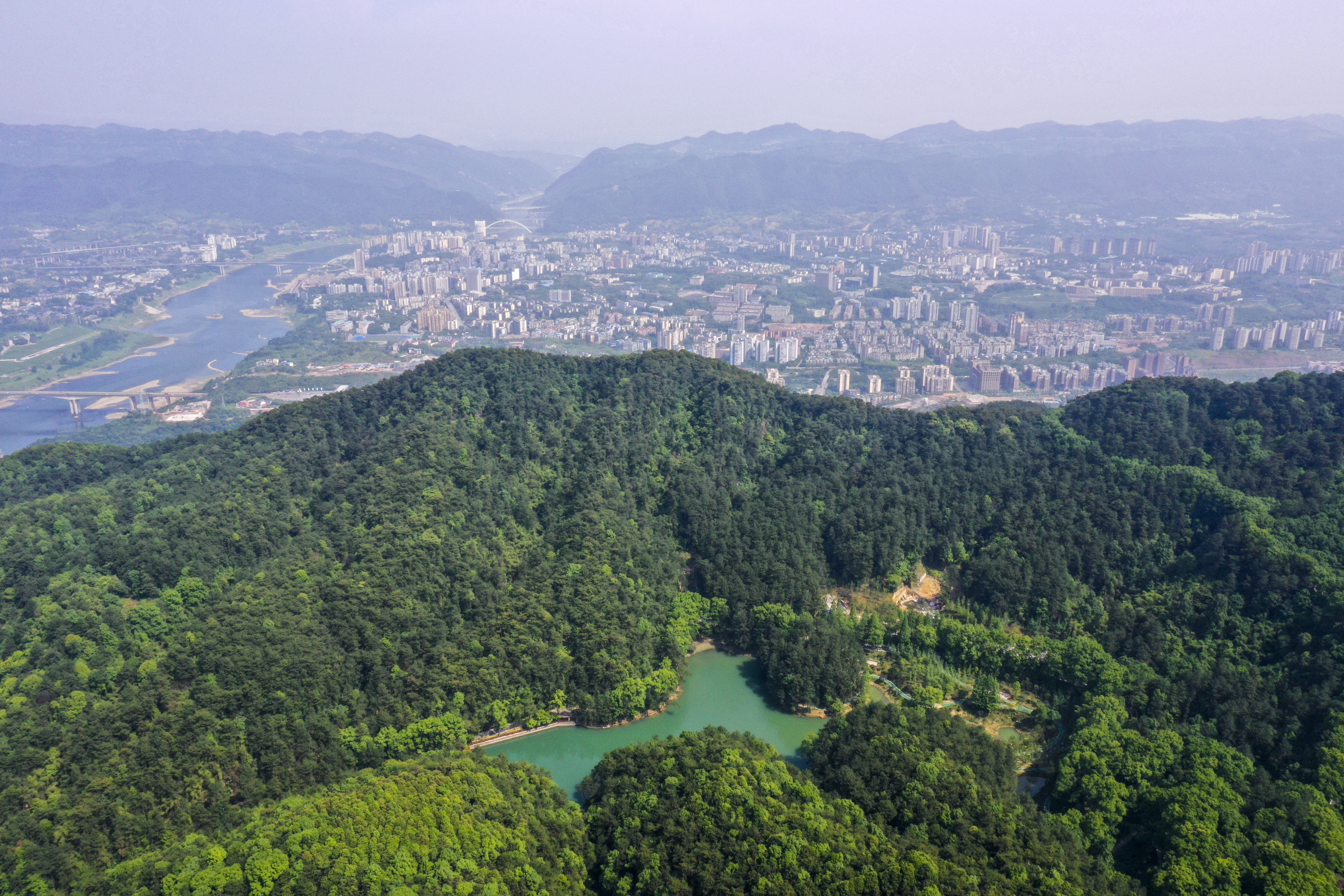 长江经济带重庆生态修复重现山清水秀
