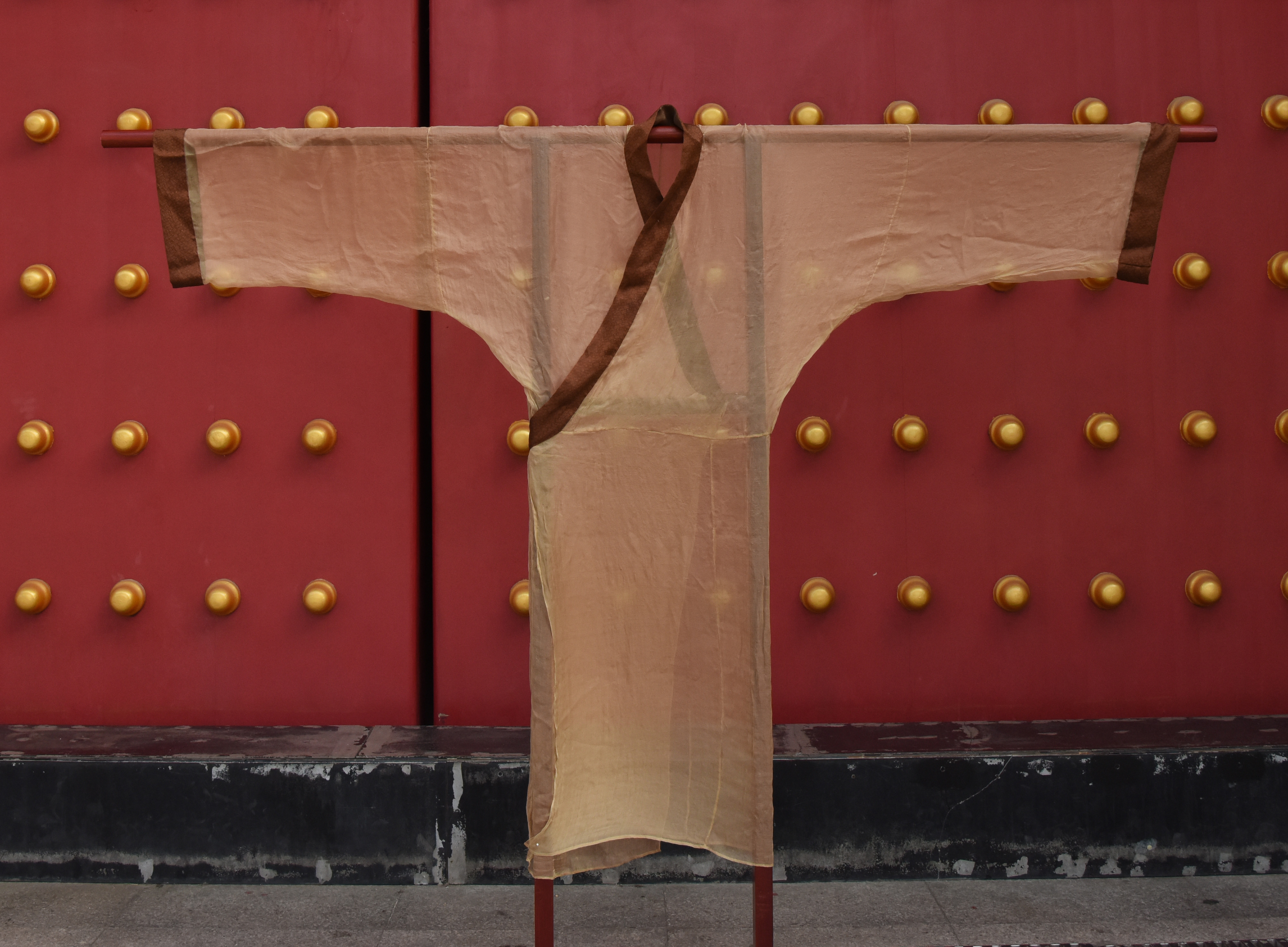 听文物讲故事薄如蝉翼轻若烟的素纱单衣古代丝织业的奇迹