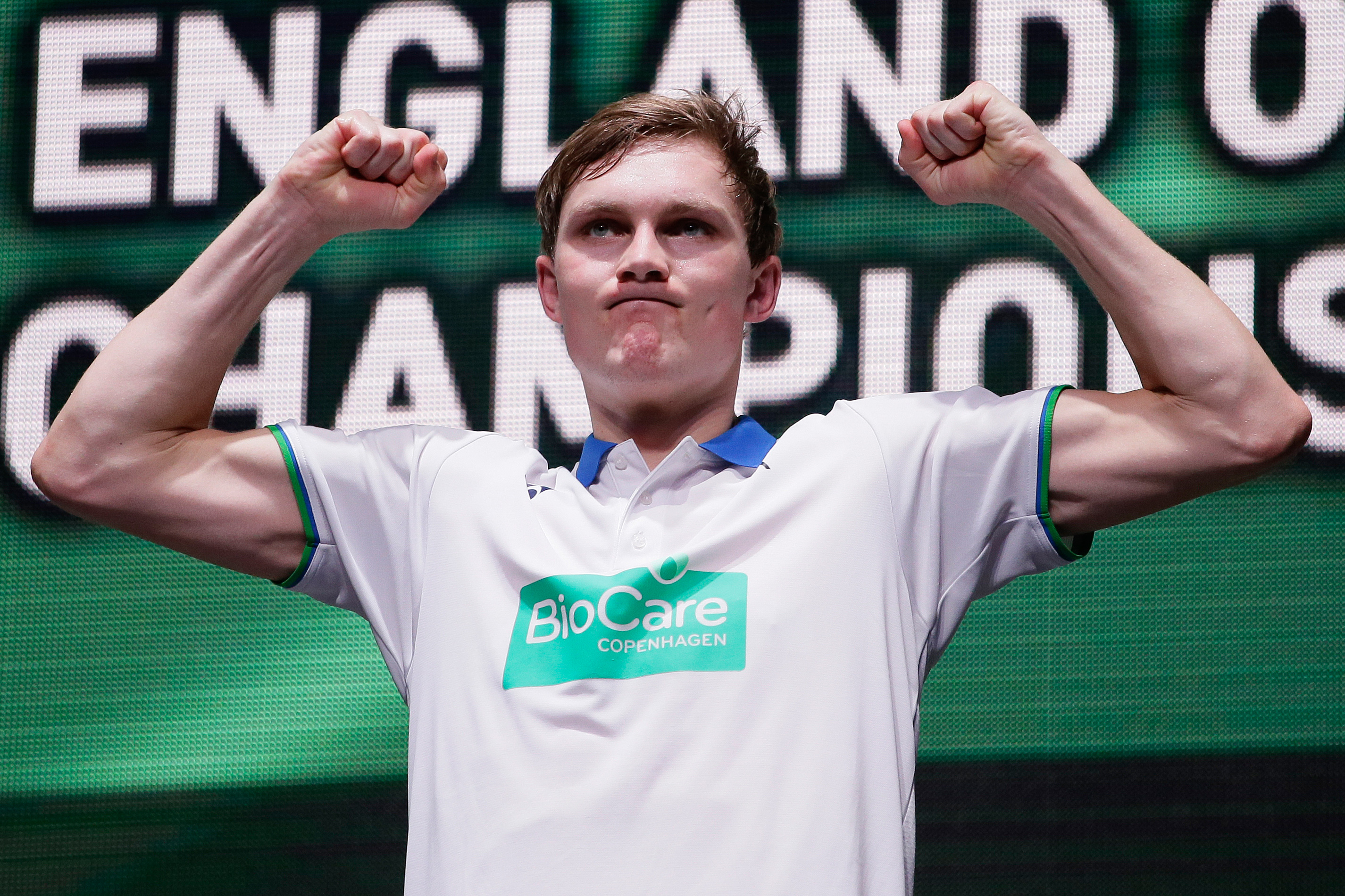 全英羽毛球赛安赛龙卫冕还差一胜日本队提前到手三金