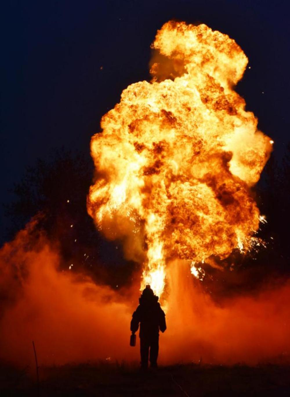 图片故事生死较量燃爆的逆行者