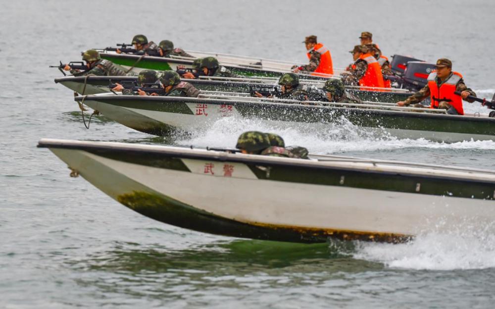 重庆武警船艇官兵开展实战化训练