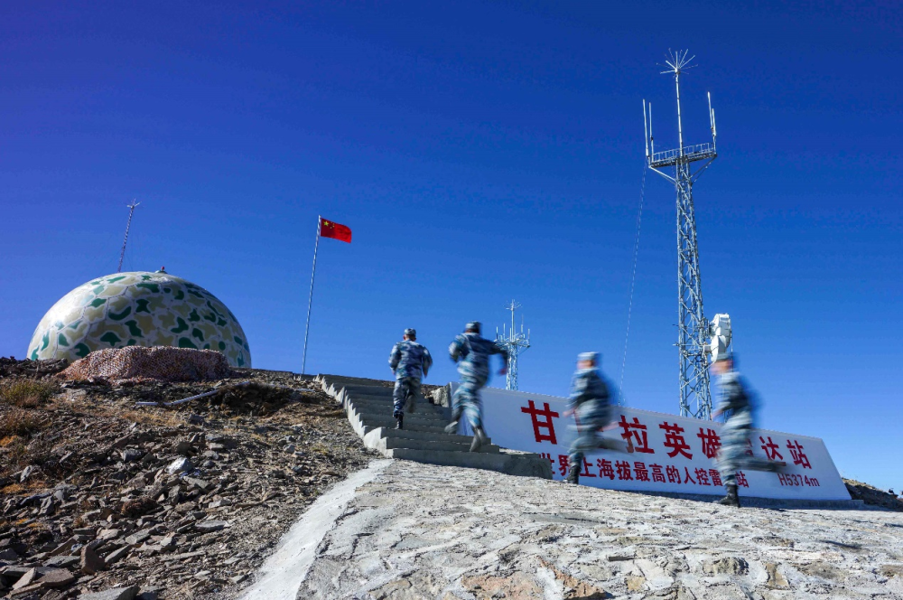 甘巴拉雷达站在回顾站史中感悟国防和军队建设成就