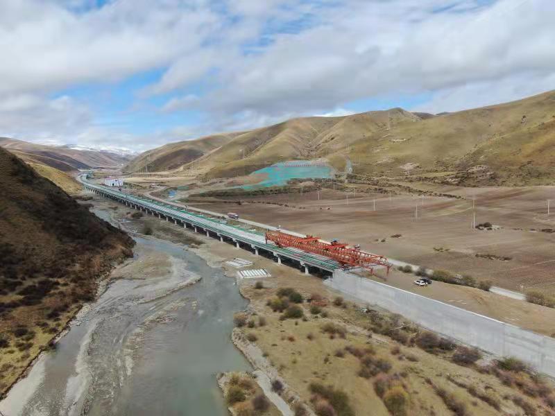 久治(川青界)至马尔康段高速公路(下称久马高速)迎来重大建设进展