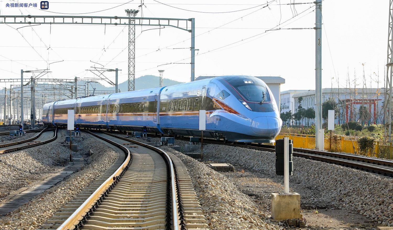 时速250公里新型复兴号动车组抵达云南昆明