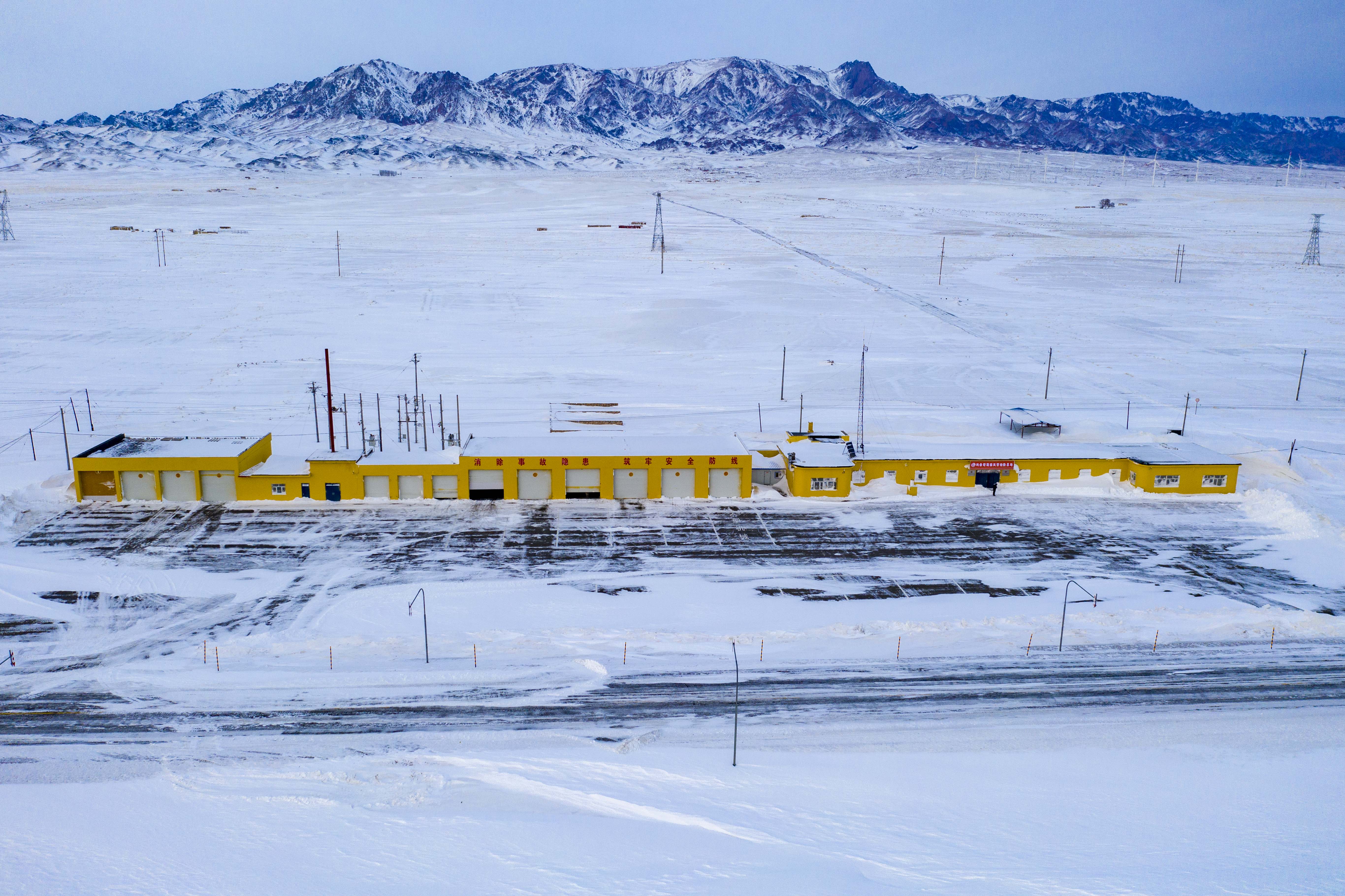 新疆塔城公路管理局额敏分局玛依塔斯防风雪抢险基地.